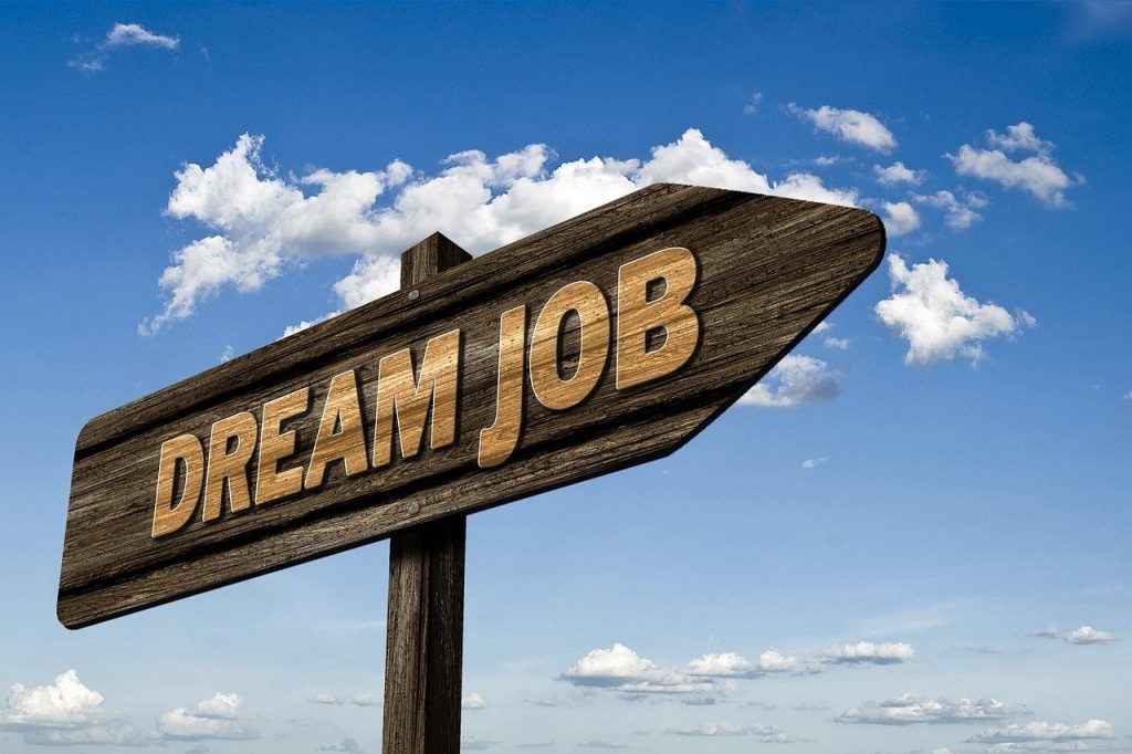 Poster une petite annonce sur internet pour décrocher facilement un emploi