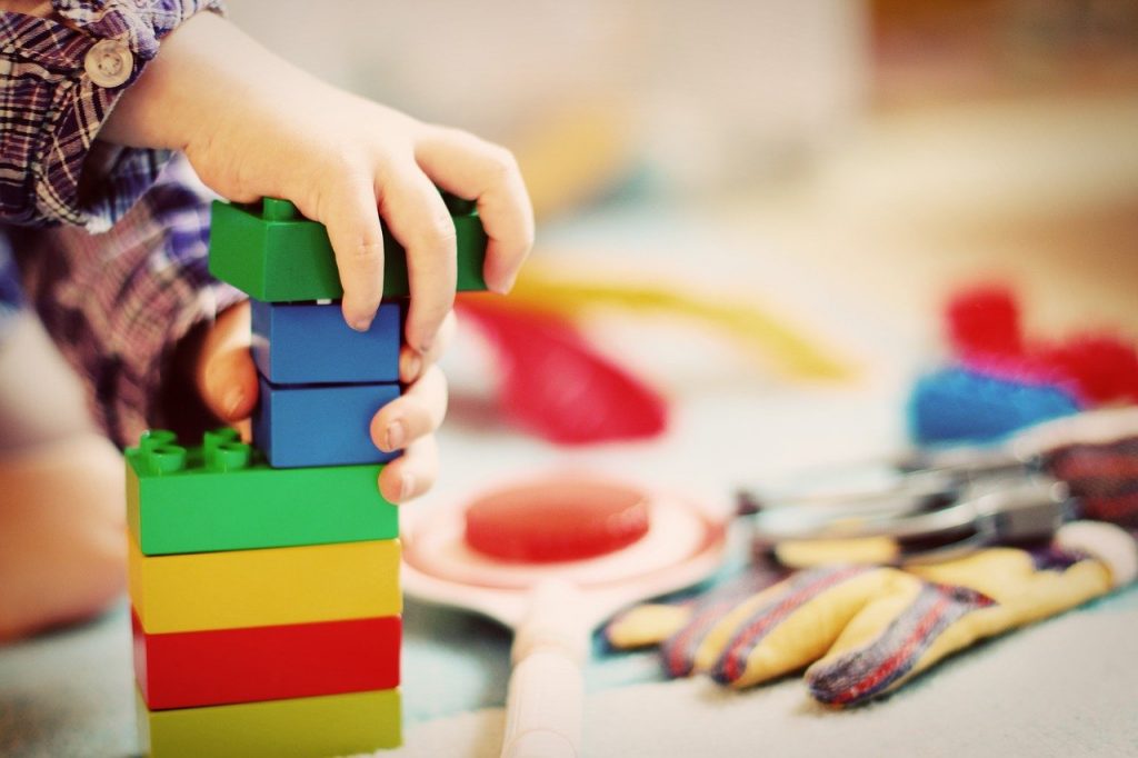 Où trouver des annonces de garde d'enfants?