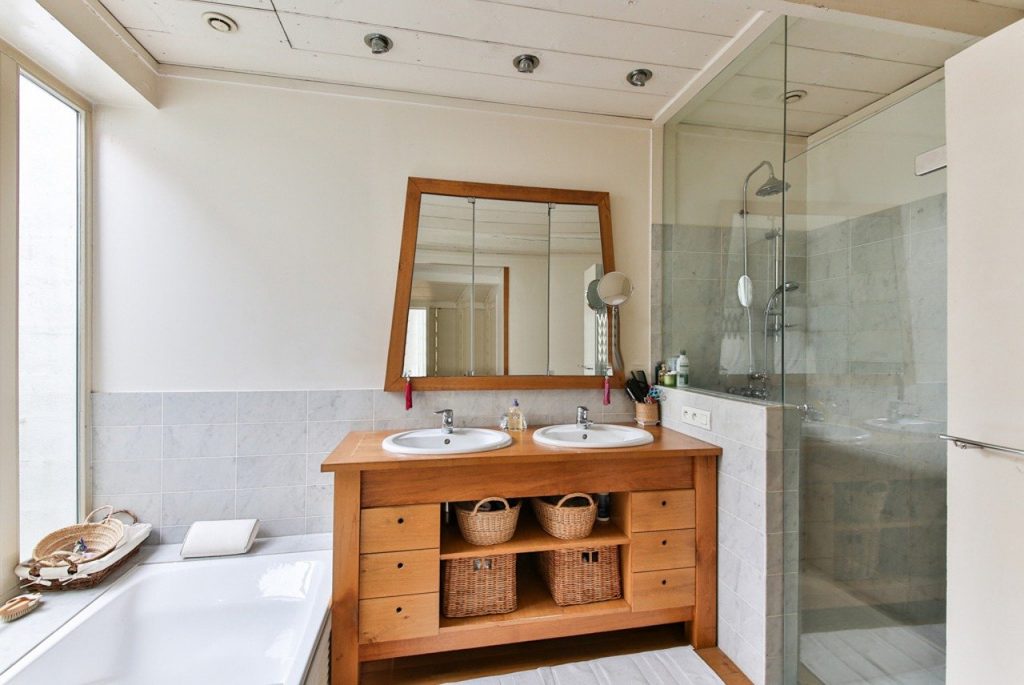 Comment bien choisir les équipements pour sa salle de bains?